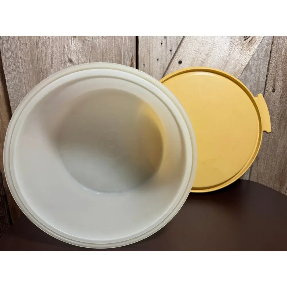 Vintage Tupperware Cake Saver #683 And #684 Carrier Taker Keeper Harvest Gold